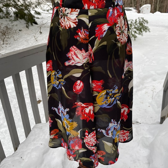 ZARA Floral Offset Slit Skirt. - Picture 4 of 12